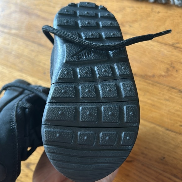 NIKE Roshe Run Hi Black Faux Fur Lined Lace-Up Boots Velcro Size 6C - Picture 5 of 8